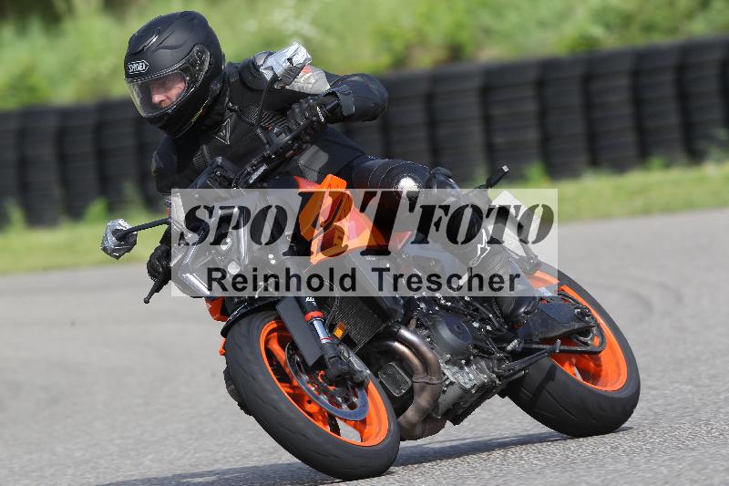 /Archiv-2025/10 23.04.2025 Cornu Master School ADR/gruen-vert/2